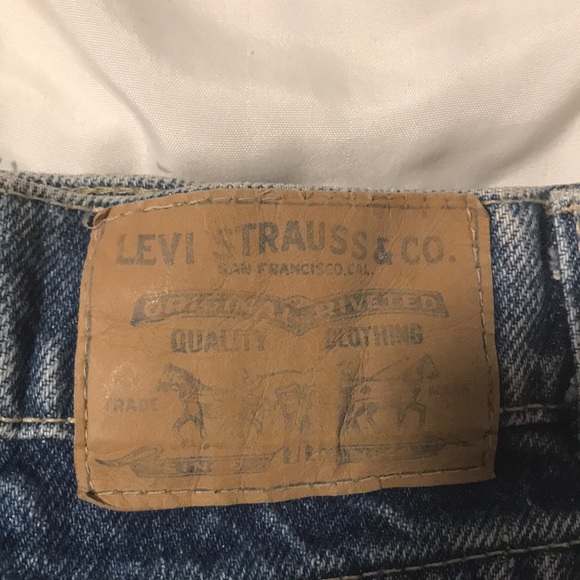 Levi's- small kid size - Picture 6 of 6
